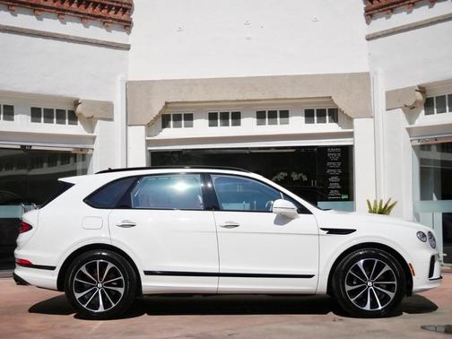 2025 Bentley Bentayga V8