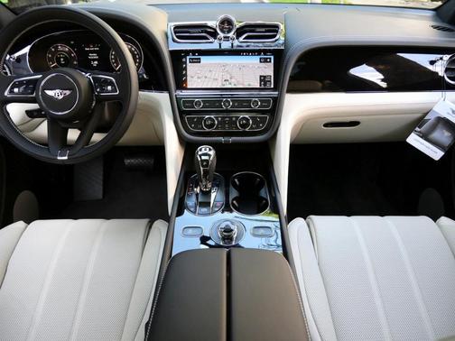 2025 Bentley Bentayga V8