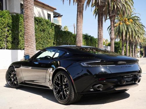 2025 Aston Martin DB12