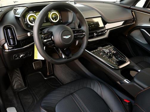 2025 Aston Martin DBX 707