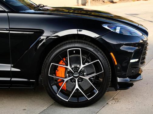 2025 Aston Martin DBX 707