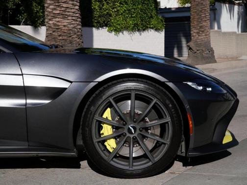 2020 Aston Martin Vantage Base