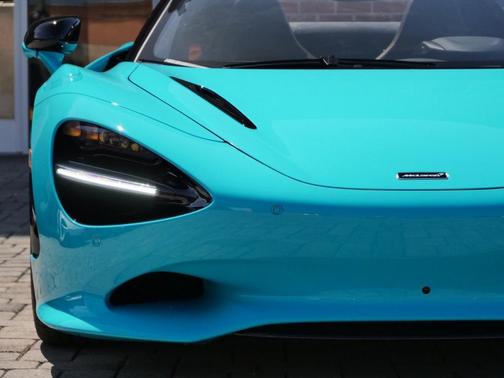 2024 McLaren 750S 