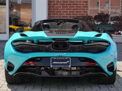 2024 McLaren 750S 