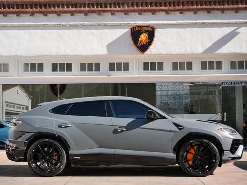 2024 Lamborghini Urus S