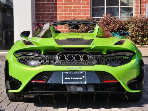 2022 McLaren 765LT 