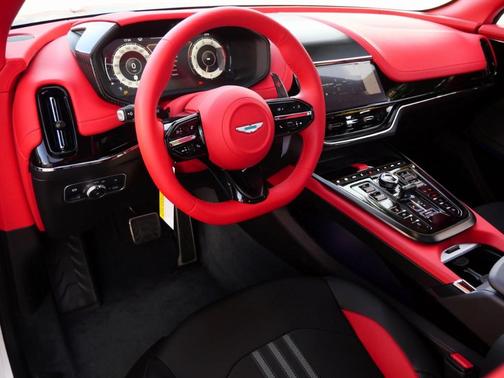 2025 Aston Martin DBX 707