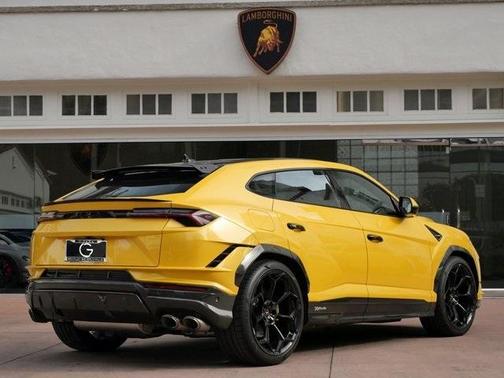 2023 Lamborghini Urus Performante