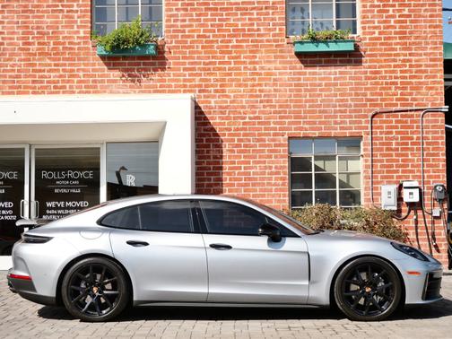 Dolomite Silver Metallic 2024 Porsche Panamera