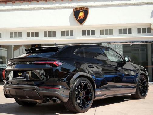 2024 Lamborghini Urus Performante