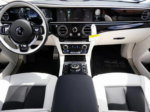 2025 Rolls-Royce Ghost 