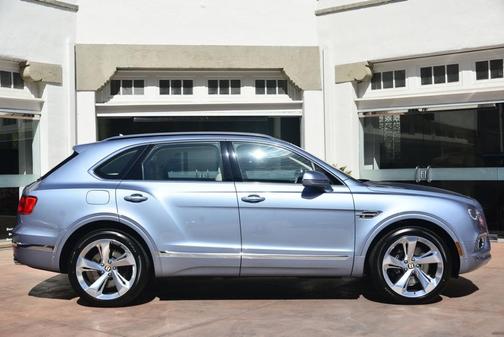 Fountain Blue 2019 Bentley Bentayga V8