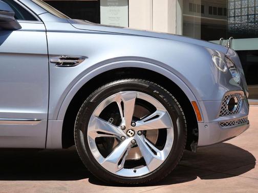 Fountain Blue 2019 Bentley Bentayga V8