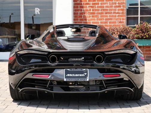 2022 McLaren 720S Performance