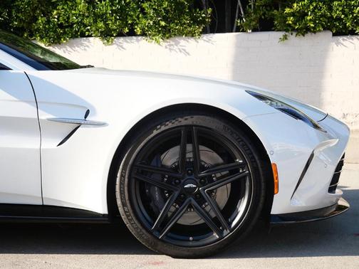 2025 Aston Martin Vantage 