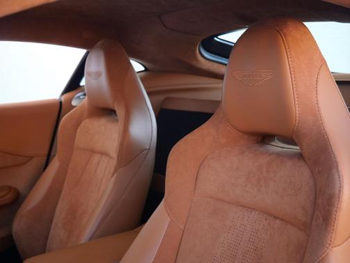 2025 Aston Martin Vantage 