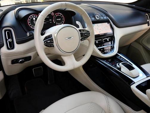 2021 Aston Martin DBX Base