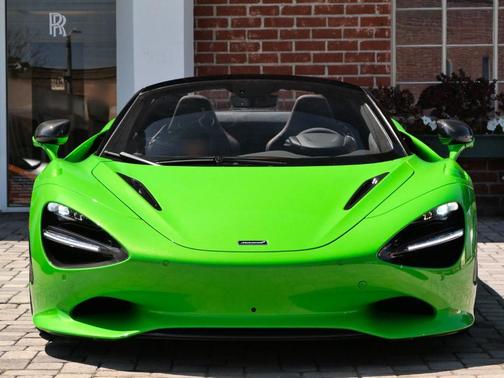 Mantis Green 2024 McLaren 750S
