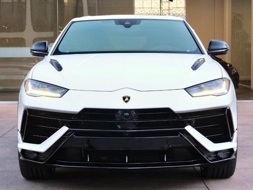 2023 Lamborghini Urus S