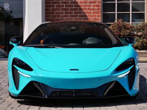 2023 McLaren Artura TechLux