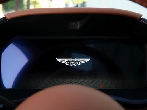 2025 Aston Martin DBX 707