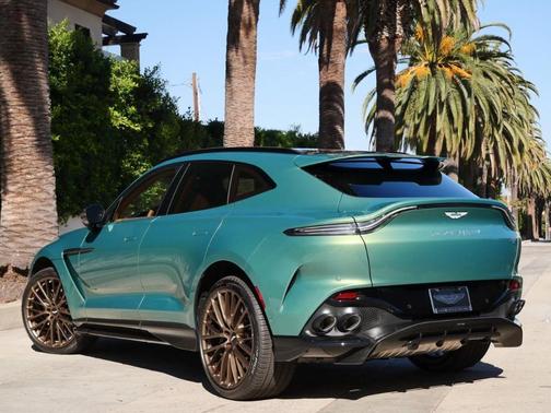 2025 Aston Martin DBX 707