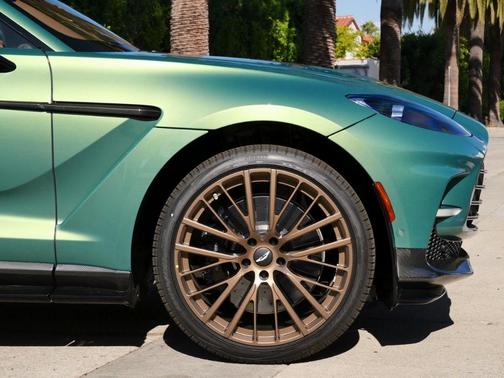 2025 Aston Martin DBX 707