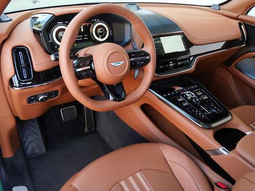 2025 Aston Martin DBX 707