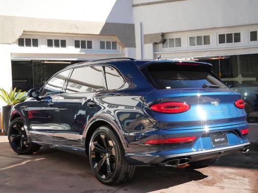 2025 Bentley Bentayga V8