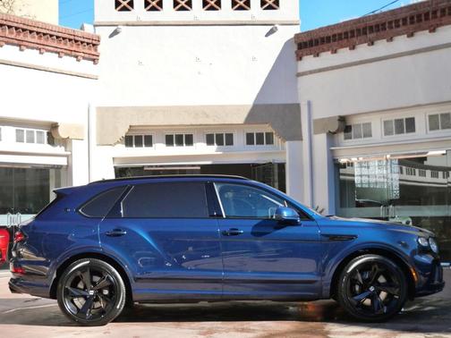 2025 Bentley Bentayga V8