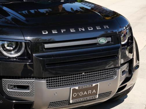 Santorini Black Metallic 2024 Land Rover Defender P525 V8