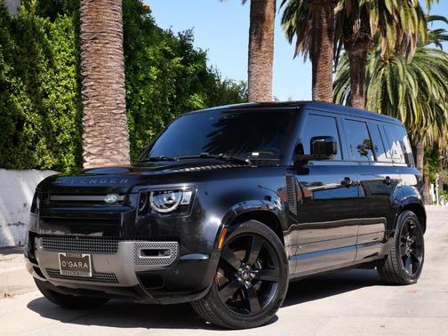 Santorini Black Metallic 2024 Land Rover Defender P525 V8