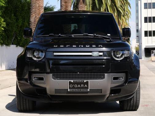 Santorini Black Metallic 2024 Land Rover Defender P525 V8