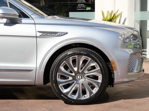 2025 Bentley Bentayga V8
