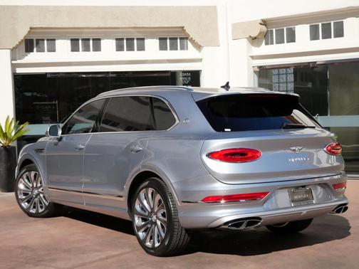 2025 Bentley Bentayga V8
