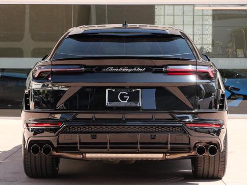 2023 Lamborghini Urus S