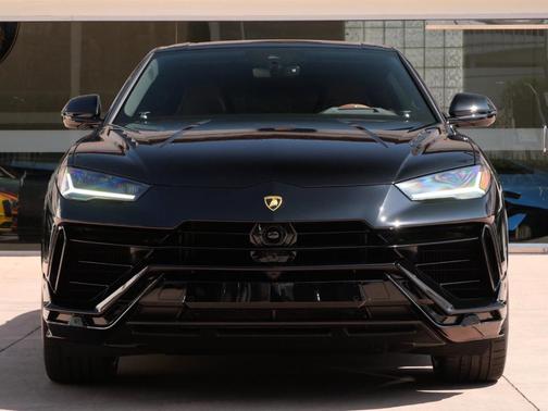 2023 Lamborghini Urus S