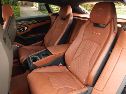 2023 Lamborghini Urus S