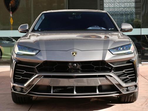 2021 Lamborghini Urus 