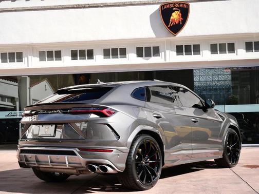 2021 Lamborghini Urus 