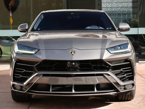 2021 Lamborghini Urus 