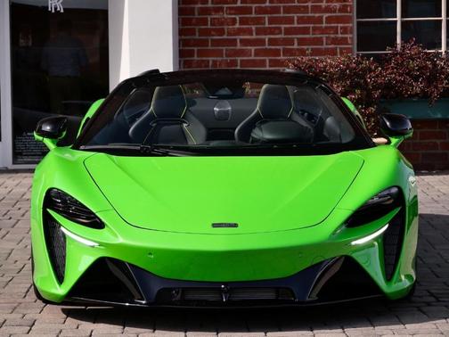 2025 McLaren Artura TechLux