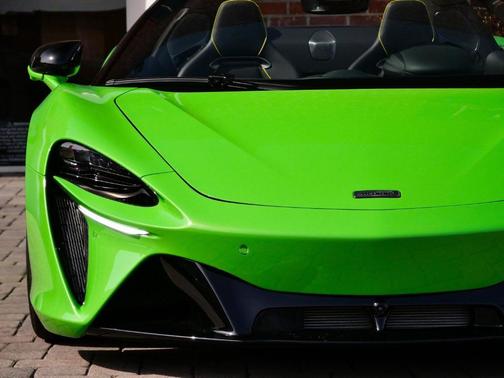 2025 McLaren Artura TechLux