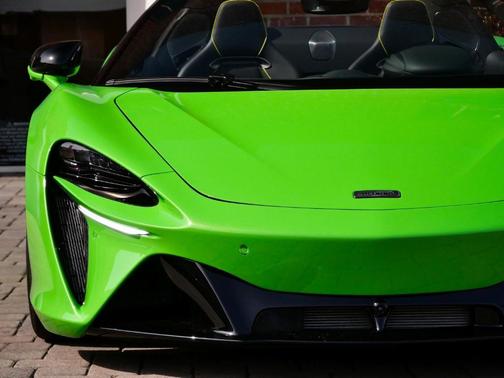 2025 McLaren Artura TechLux