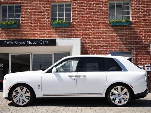 Arctic White 2026 Rolls-Royce Cullinan