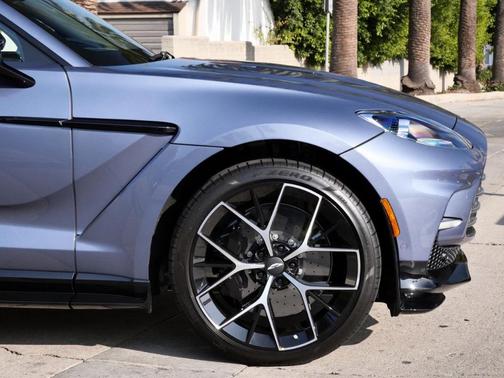2025 Aston Martin DBX 707