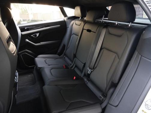 Bianco Monocerus 2023 Lamborghini Urus S