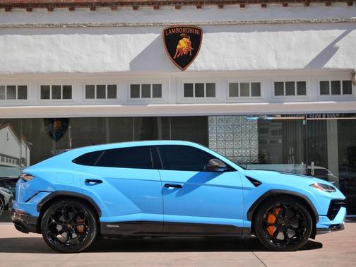 2024 Lamborghini Urus Performante