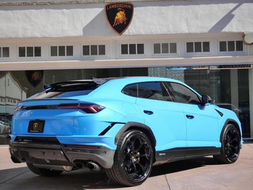 2024 Lamborghini Urus Performante