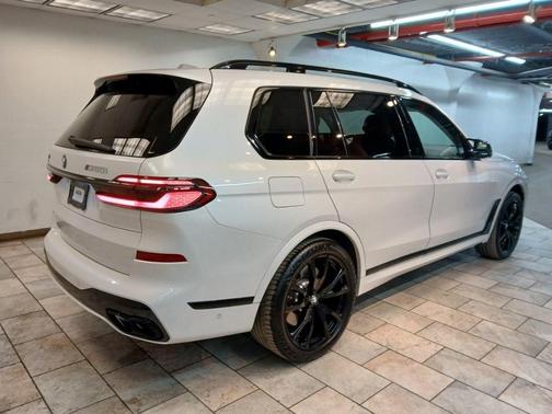 2024 BMW X7 M60i